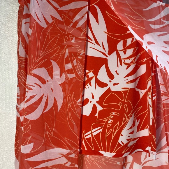 Sleeveless overlay top - Picture 3 of 4